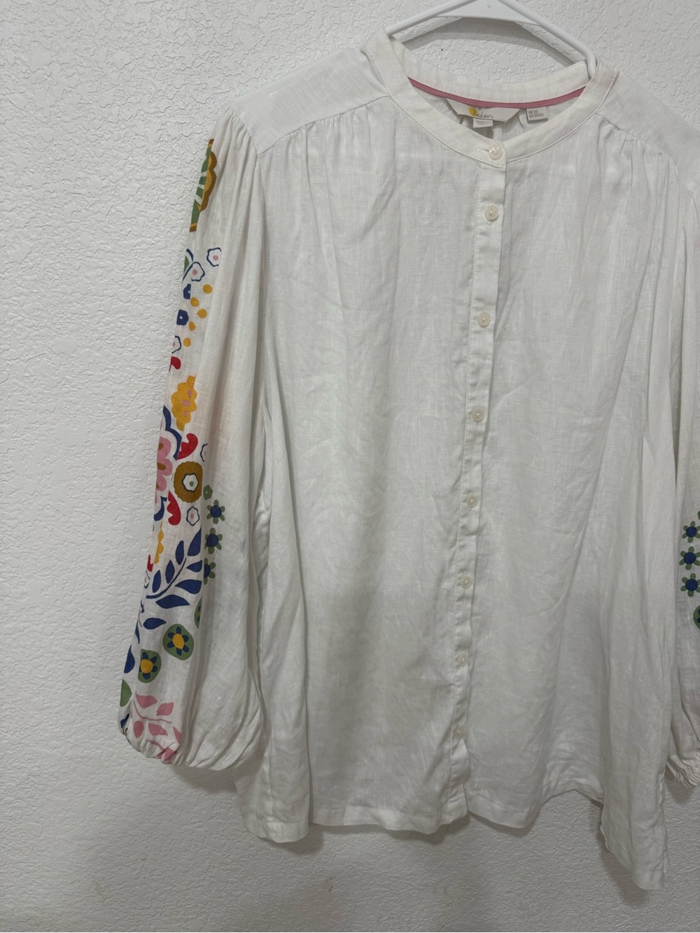 Boden White Blouse with Multicolor Floral Embroidered Sleeves Sz 20/22